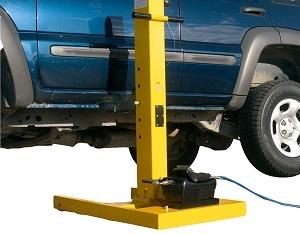 Podnosnik samochodowy easy lift applicazione 2 1 300x235 1 - Podnośnik do częściowego unoszenia samochodu